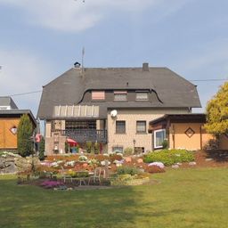 Top gepflegtes Einfamilienhaus mit einer herrlichen Gartenlandschaft, am Waldrand gelegen!