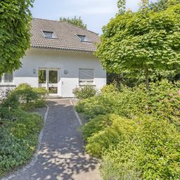 Zweifamilienhaus und Bungalow auf 2.412m² Traumgrundstück in Ratingen