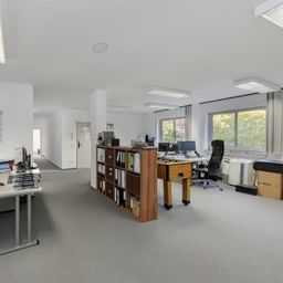 Modernes Arbeiten in zentraler Lage: Vermietete Gewerbefläche mit Büros und Sozialräumen in Milspe!