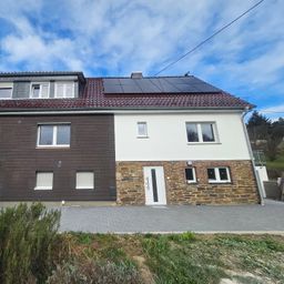 Hochwertig saniertes Zweifamilienhaus mit kleinem Apartment, Garten und Garage – !! 8 % Rendite !!