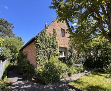 freist. Einfamilienhaus mit Erweiterungsmöglichkeit, großes Grundstück in Ruhiglage von Augustin-Ort