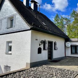 Einfamilienhaus mit Erweiterungsbau, Garage und großem Garten!