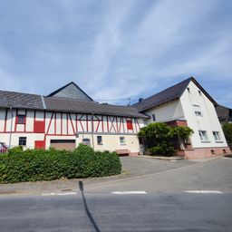 Landwirtschaftliches Anwesen mit Stall, Scheune und Paddock zur Pferdehaltung!