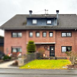 Gepflegte Doppelhaushälfte mit PV-Anlage, Terrasse, Balkon und Garage in ruhiger Wohnlage!