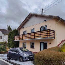 Ein-/Zweifamilienhaus in idyllischer Höhenlage mit herrlichem Ausblick!