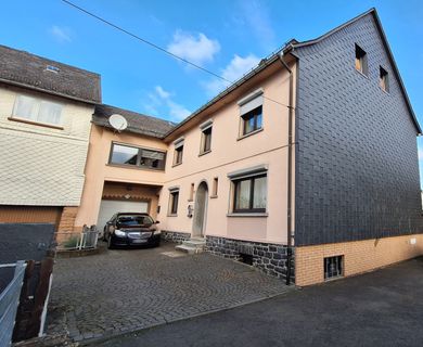 Solides Doppelhaus mit Ladenlokal in zentraler Lage in Rennerod!