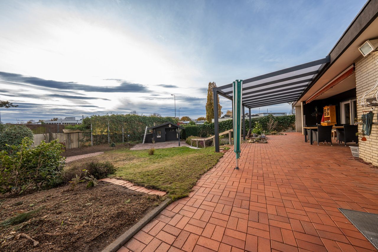 Terrasse mit Blick in den Garten