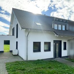 ***PREISREDUZIERUNG***Moderne Doppelhaushälfte mit Garten in ruhiger Lage von Windeck! Neubau mit viel Potential!