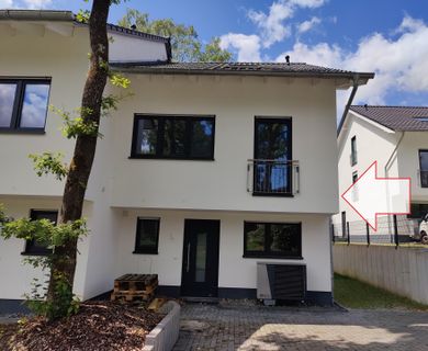 Schlüsselfertiger und energieeffizienter Neubau als DHH in idyllischer Lage!