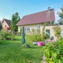 Familienparadies in ruhiger Lage
Großzügiges Ein- bis Zweifamilienhaus mit idyllischem Garten