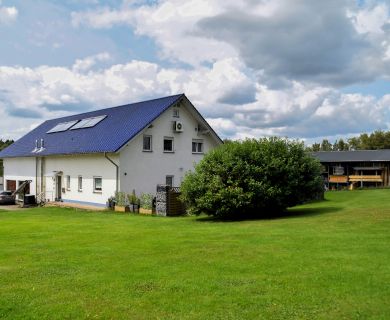 Modernes Wohn- und Geschäftshaus auf großem Grundstück in der Nähe von Westerburg!