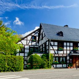 Romantikhotel „Alte Vogtei“
Historisches & geschichtsträchtiges Hotel- & Restaurant
im Herzen von Hamm (Sieg)!