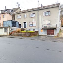 Solide Kapitalanlage: Mehrfamilienhaus mit 4 Wohneinheiten, Garagen und Garten!