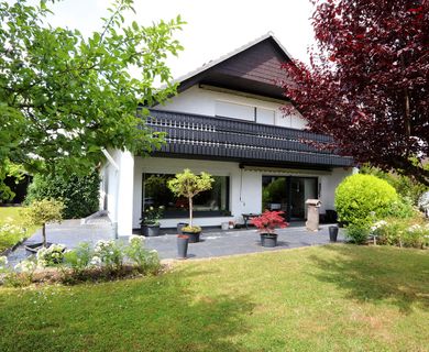 Erbbaurecht in Menden-Halingen: Großzügiges 1-2 Familienhaus