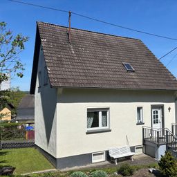 Renovierungsbedürftiges Einfamilienhaus 
mit Garten in ruhiger Höhenlage!
