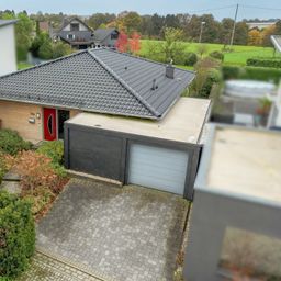 Einzigartiger Fullwood-Bungalow in Asbach: Ihr Traumhaus auf einer Ebene