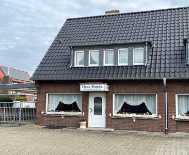 Gewerbe-Doppelhaushälfte mit Garten und Kegelbahn in Moers-Hülsdonk