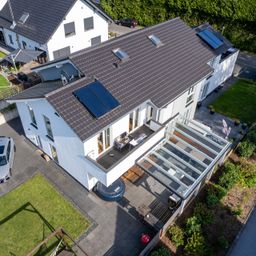 Hochwertige Doppelhaushälfte mit Garten, Garage & Einbauküche