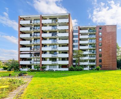 Renovierungsbedürftiger Rohdiamant mit Balkon, Stellplatz und Aufzug