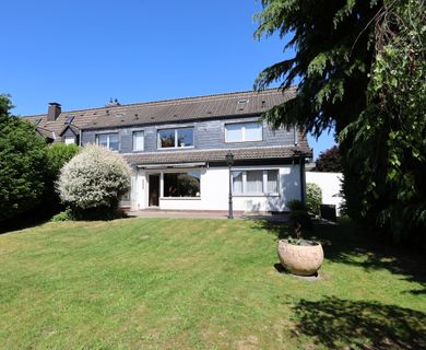 NEU: Großzügige Doppelhaushälfte mit Garage in gefragter Schlebuscher Wohnlage