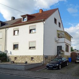 Gepflegtes Zweifamilienhaus mit großem Garten und Garage in guter Lage vor Limburg!