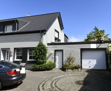 Meerbusch-Osterath, zum Wohlfühlen! Viel Platz in Doppelhaushälfte mit Garage