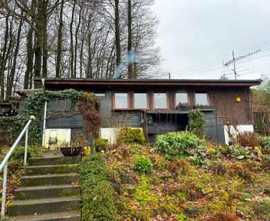 Kleines Wochenendhaus mit Kaminofen und herrlichem Ausblick, in idyllischer Lage von Morsbach!
