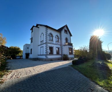 Charmante 4-Zimmer-Wohnung in gepflegter Altbauvilla