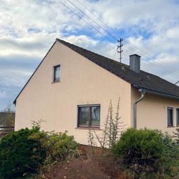 Charmanter Bungalow mit offenem Wohnbereich , Doppelgarage und Partykeller!