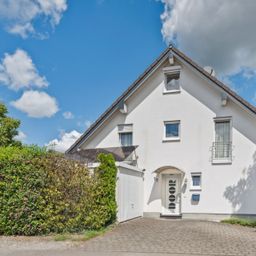 Modernes Einfamilienhaus mit Garage und Kamin in zentraler Lage von Siegburg