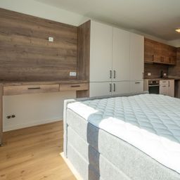 Frisch saniert, voll möbliert – dein kleines Zuhause mit Charme, Komfort und Blick ins Grüne