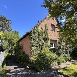 freist. Einfamilienhaus mit Erweiterungsmöglichkeit, großes Grundstück in Ruhiglage von Augustin-Ort