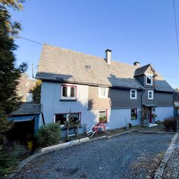 Charmantes Fachwerkhaus mit zwei Terrassen – stilvolles Wohnen im Herzen von Hilchenbach!