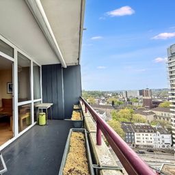 PENDLER UND SINGLES AUFGEPASST! STADTWOHNUNG MIT PANORAMABLICK IM HERZEN VON MÜLHEIM A.D.R. !