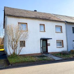 Renovierungsbedürftige Doppelhaushälfte mit Garten, guter Verkehrsanbindung und reichlich Potenzial!