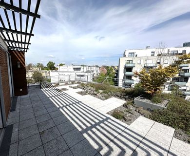 Düsseldorf-Lörick: Großzügiges Penthouse (5 Zimmer) mit Dachterrasse und Einbauküche!