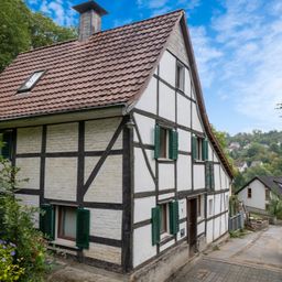 Fachwerkidylle mit Weidefläche  kleines Haus, großes Grundstück – perfekt für Tier-  und  Naturfreunde