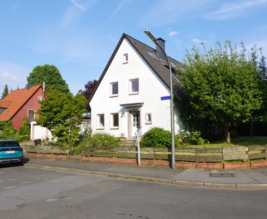 Freistehendes Einfamilienhausmit 3 Garagen, Vollkeller und Garten am Stadtpark in Höntrop