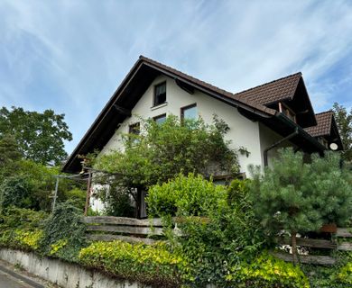 Gemütliches Einfamilienhaus mit Terrasse, großem Grundstück in ruhiger Ortsrandlage!