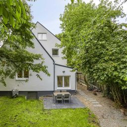 Düsseldorf-Angermund: Neuwertiges, freistehendes Haus auf großem Grundstück