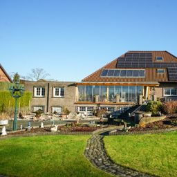 Kerken-Eyll: Hochwertiges Zweifamilienhaus in schöner Lage mit Traumgrundstück