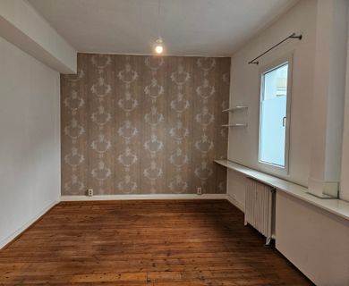 Gemütliche Büro- oder Praxiseinheit mit separatem WC