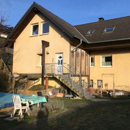 Niedrigenergiesparhaus mit Einliegerwohnung und schöner Aussicht!