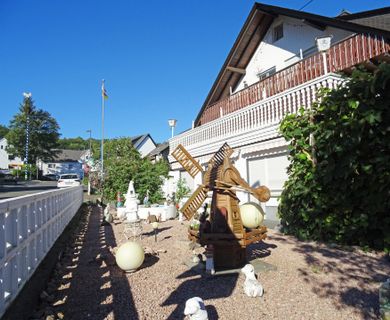 Kapitalanleger aufgepasst – Wohn- und Geschäftshaus mit Garage in ruhiger Lage von Dornburg!