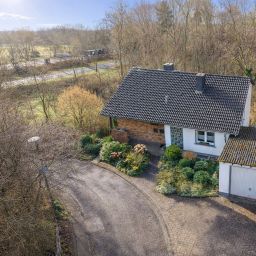 Exklusiv in Hachenburg! Zweifamilienhaus in fußläufiger Zentrumsnähe!