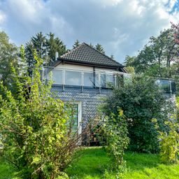 Rarität für echte Naturliebhaber: Einfamilienhaus mit schönem Gartengrundstück und Dachterrasse