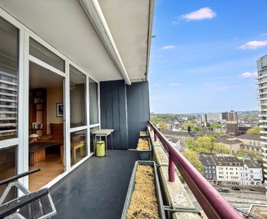 PENDLER UND SINGLES AUFGEPASST! STADTWOHNUNG MIT PANORAMABLICK IM HERZEN VON MÜLHEIM A.D.R. !