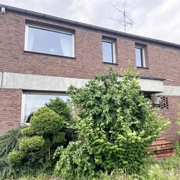 Für die kleine Familie im großen Haus – mit Garten, Pool und 2 Garagen / Köln-Heimersdorf