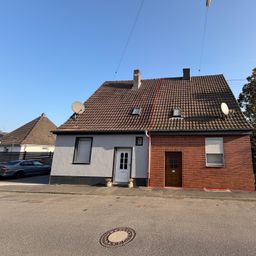 Doppelhaushälfte von 1925 mit viel Potenzial – inklusive 2 Garagen!