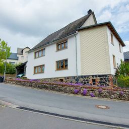 Großzügiges, historisches Einfamilienhaus ohne Denkmalschutz mit Nebengebäuden und Garten sucht Sie!